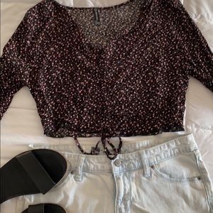 Cropped floral top.